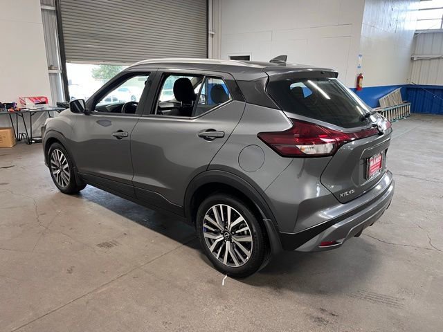 Used 2023 Nissan Kicks SV image 5