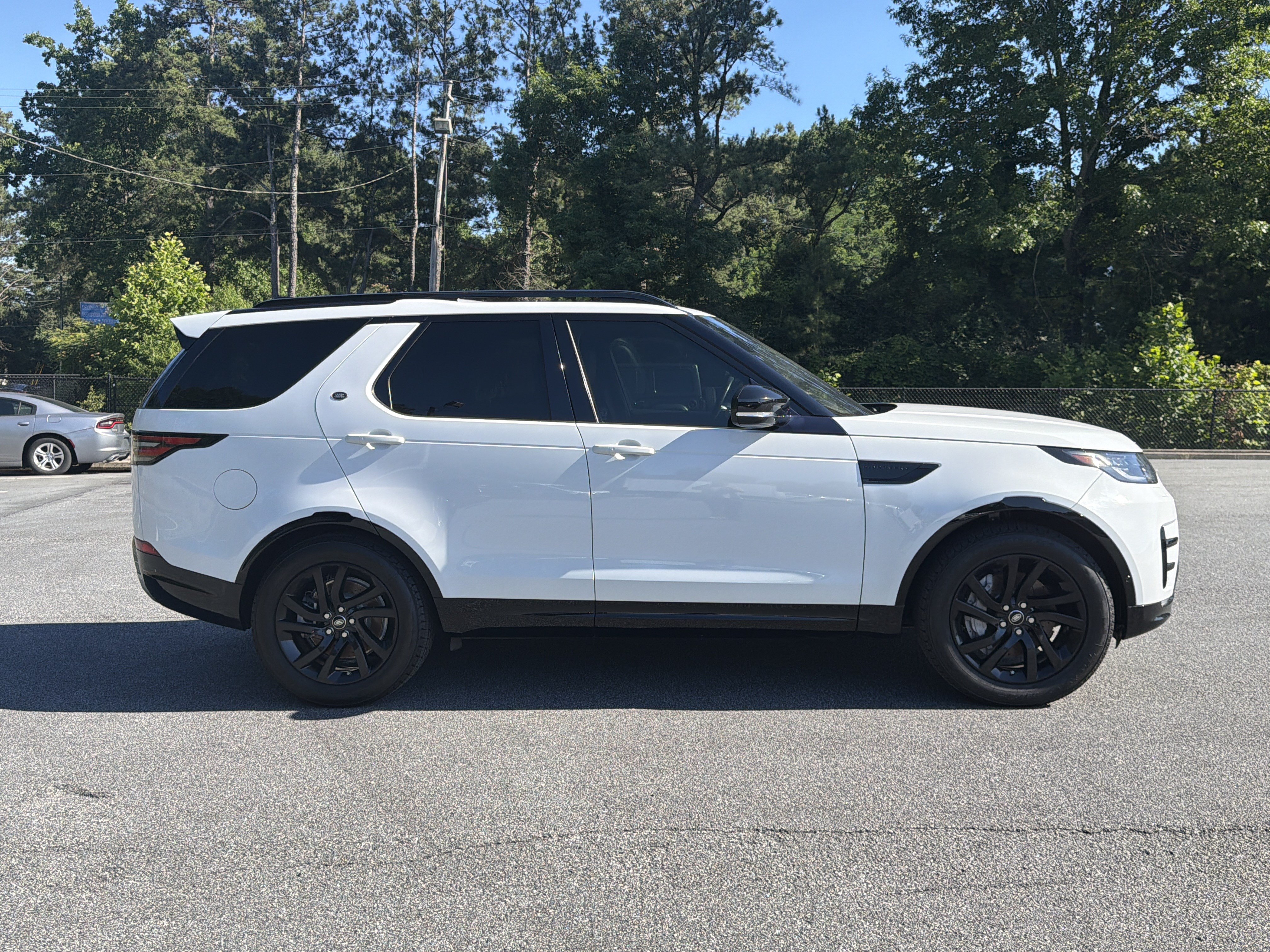Used 2020 Land Rover Discovery Landmark AWD/4WD image 9