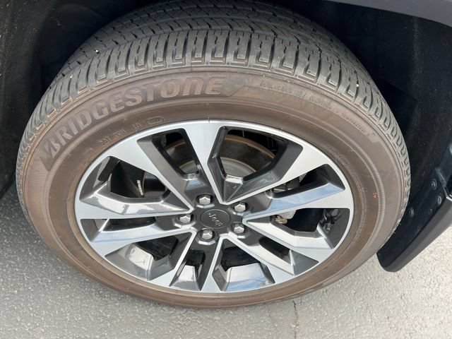 Used 2023 Jeep Grand Cherokee Overland w/ MOPAR Finishing Package AWD/4WD image 27