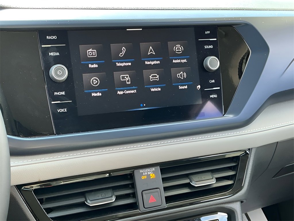 Used 2024 Volkswagen Taos SE image 24