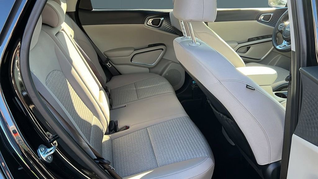 Certified 2025 Kia Soul EX image 6