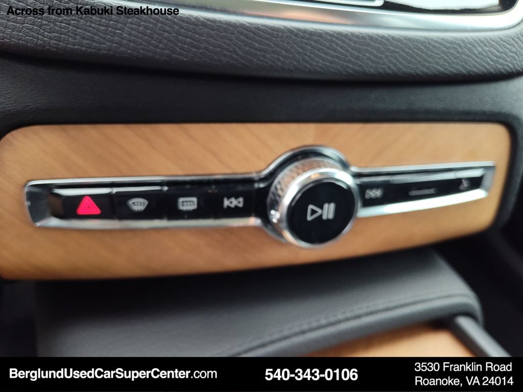 Used 2021 Volvo XC90 T6 Momentum w/ Advanced Package AWD/4WD image 31
