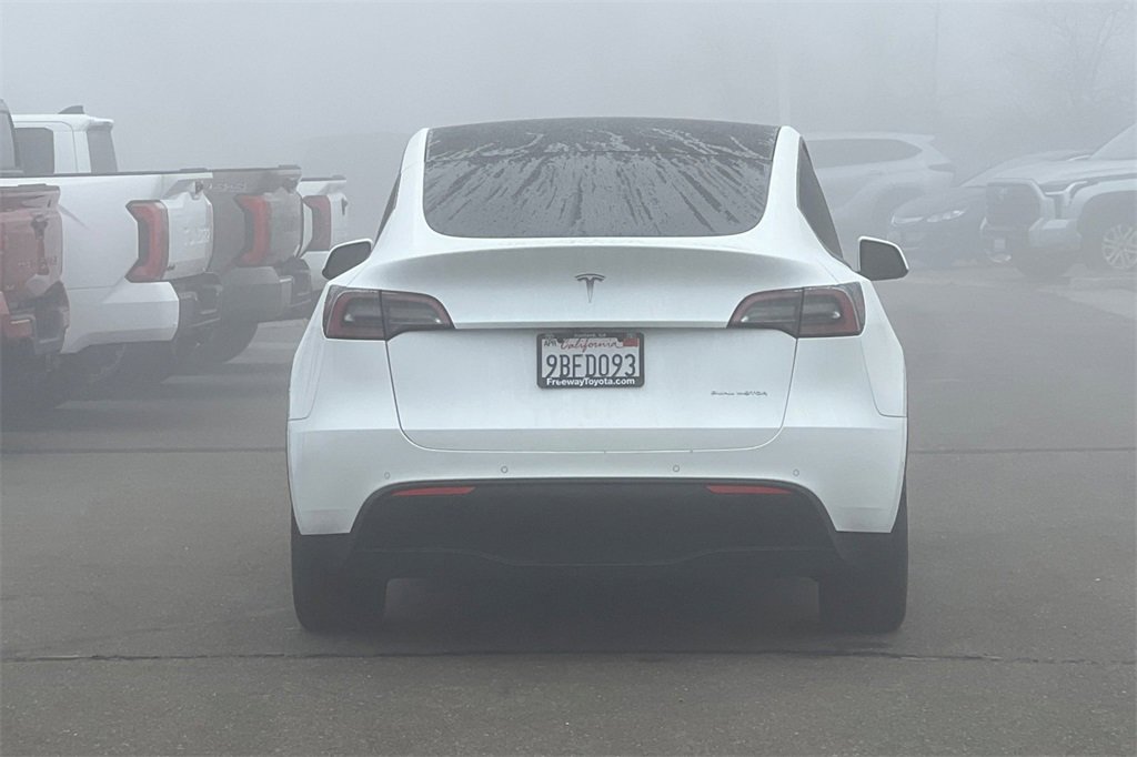Used 2022 Tesla Model Y Long Range image 6