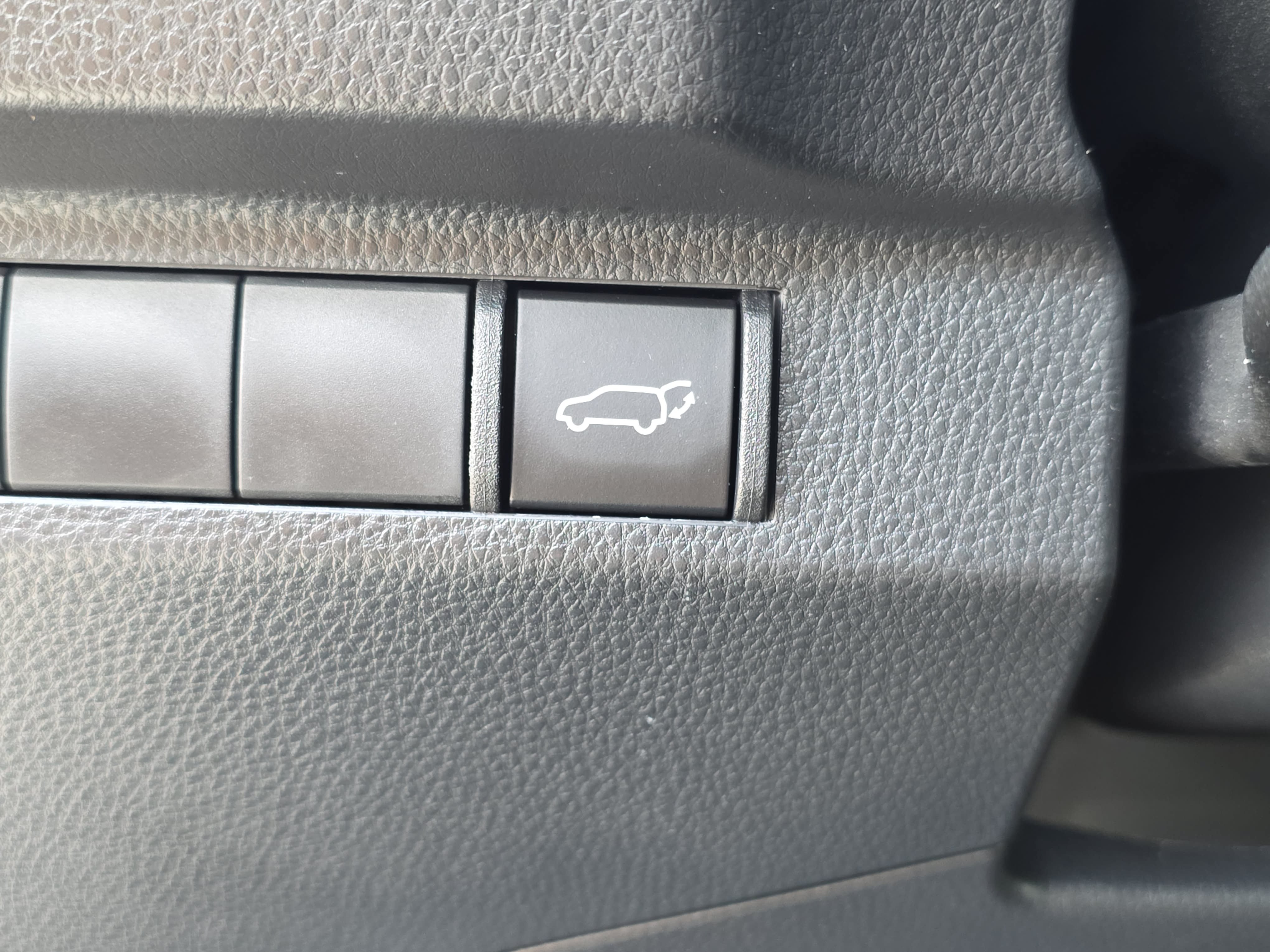 Used 2025 Toyota RAV4 XLE w/ Convenience Package AWD/4WD image 13