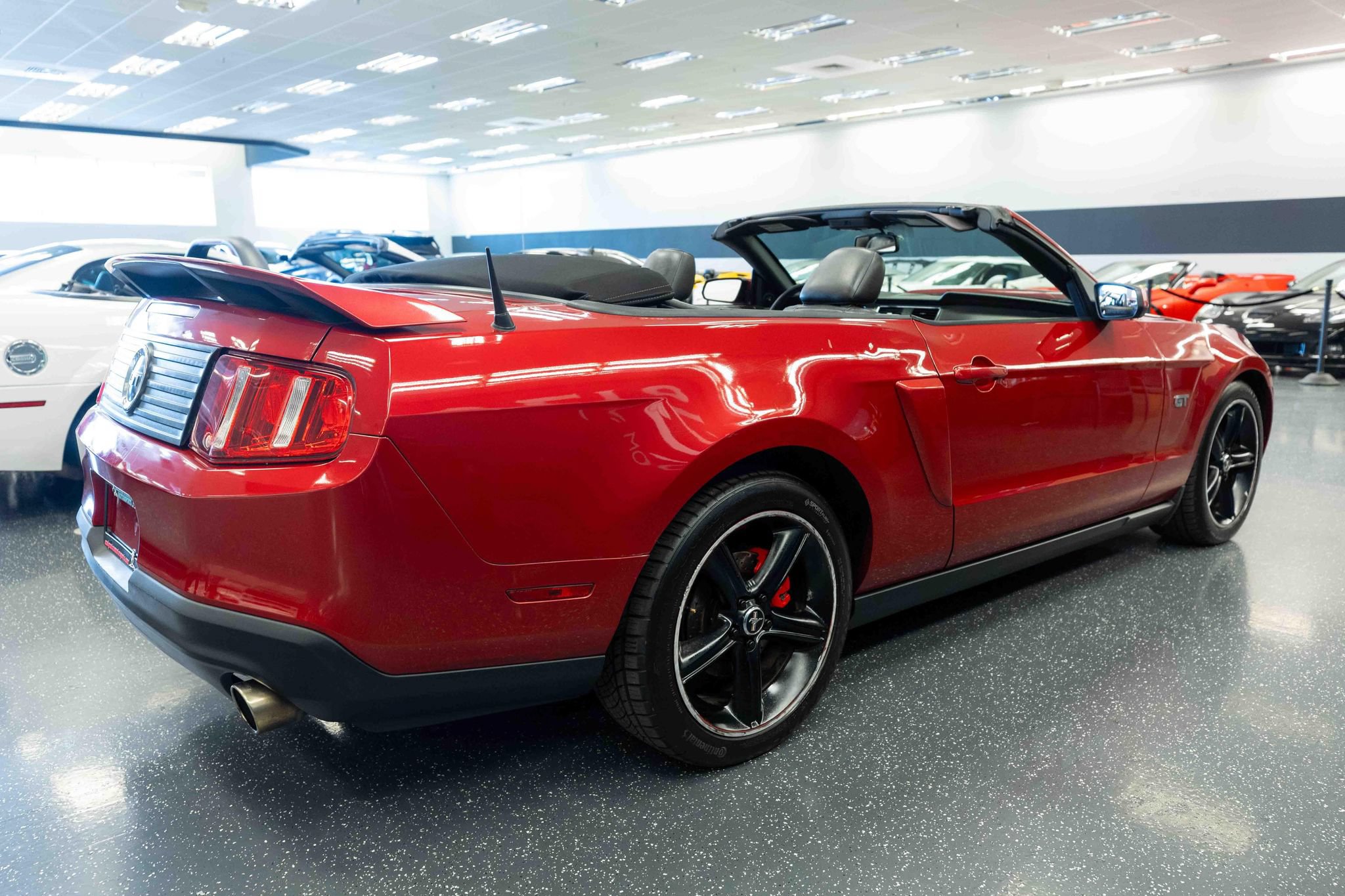 Used 2010 Ford Mustang GT RWD image 5
