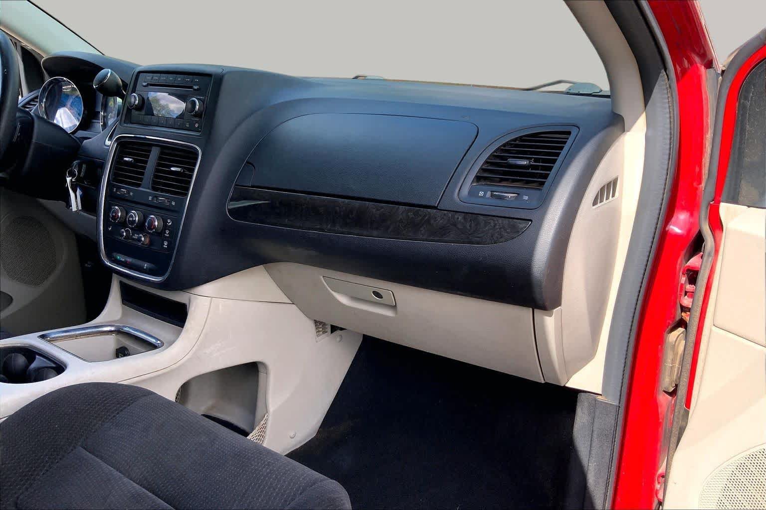Used 2013 Dodge Grand Caravan SXT FWD image 19