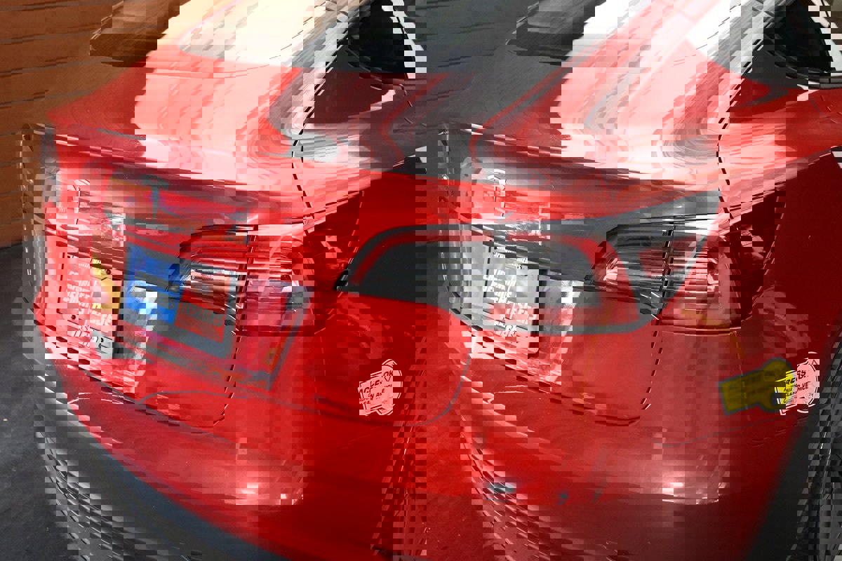 Used 2023 Tesla Model 3 Standard Range image 4