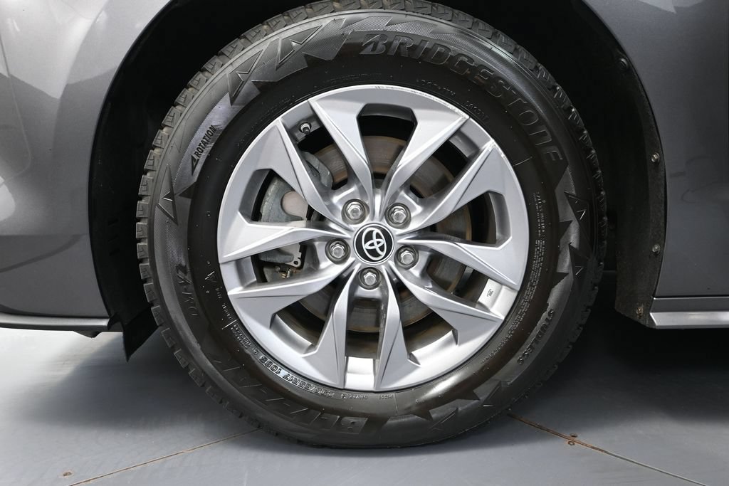 Used 2022 Toyota Sienna XLE AWD/4WD image 16