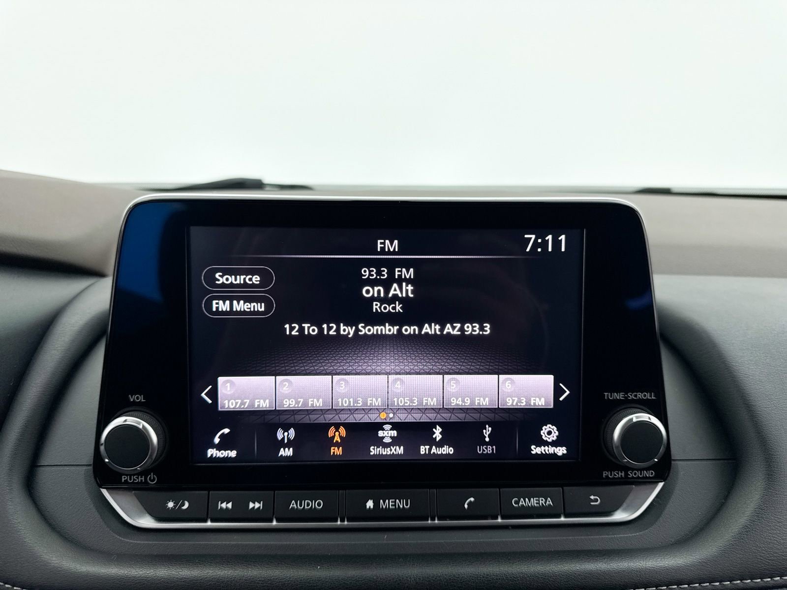 Used 2022 Nissan Rogue SV image 4