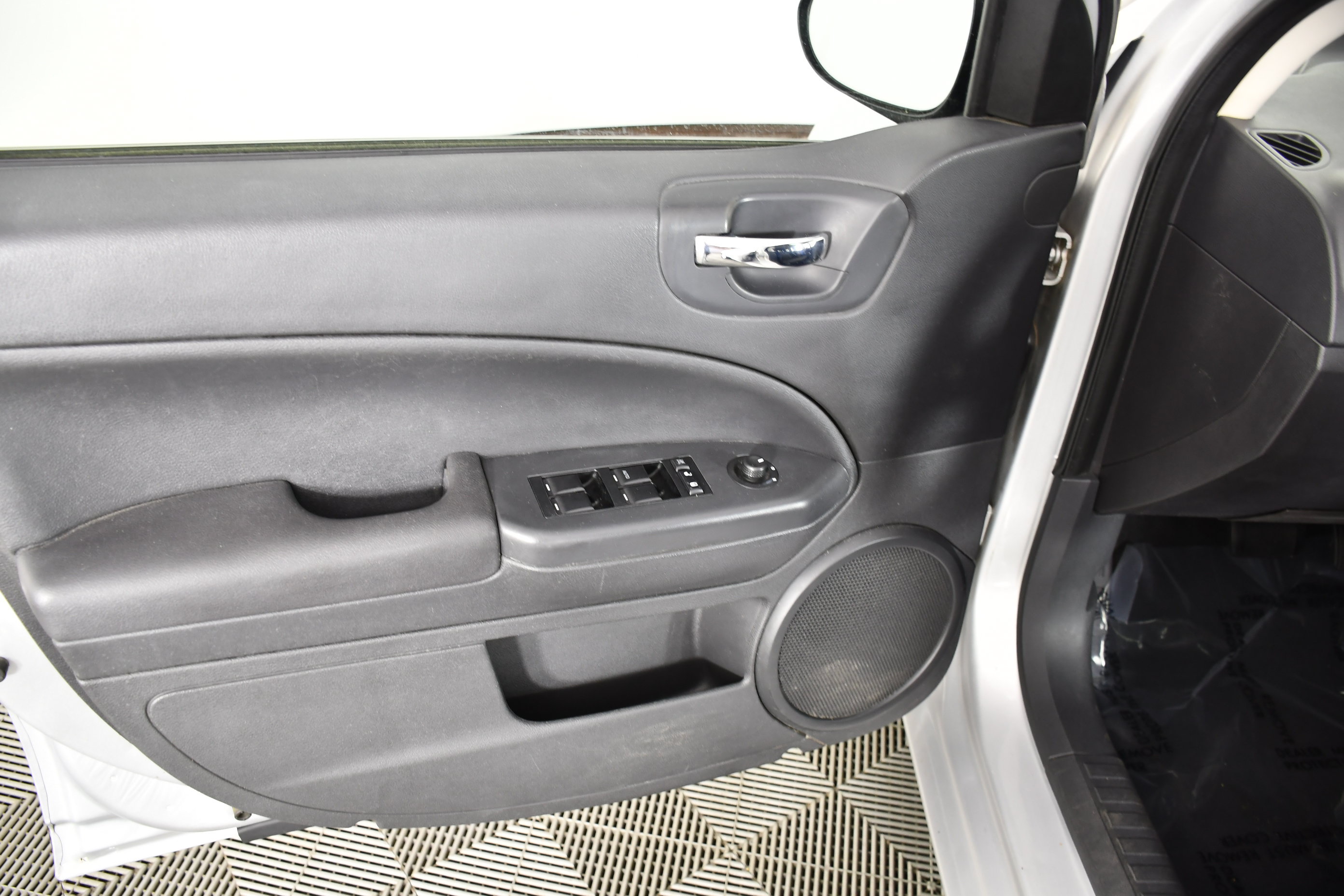 Used 2011 Dodge Caliber Mainstreet FWD image 26