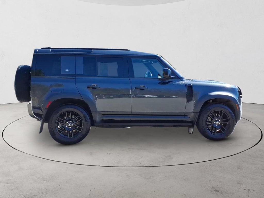 Used 2022 Land Rover Defender 110 X-Dynamic SE AWD/4WD image 4