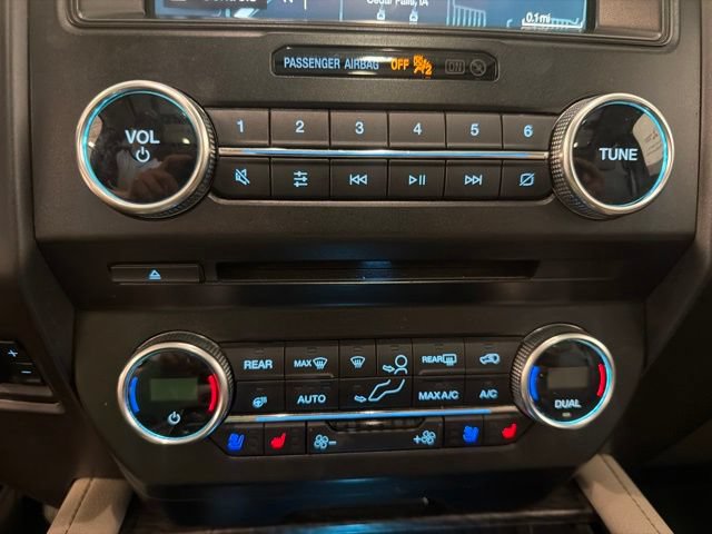 Used 2018 Ford Expedition Limited w/ Equipment Group 301A AWD/4WD image 28
