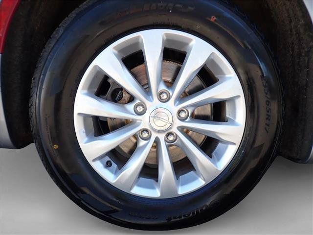 Used 2019 Chrysler Pacifica Touring-L FWD image 7