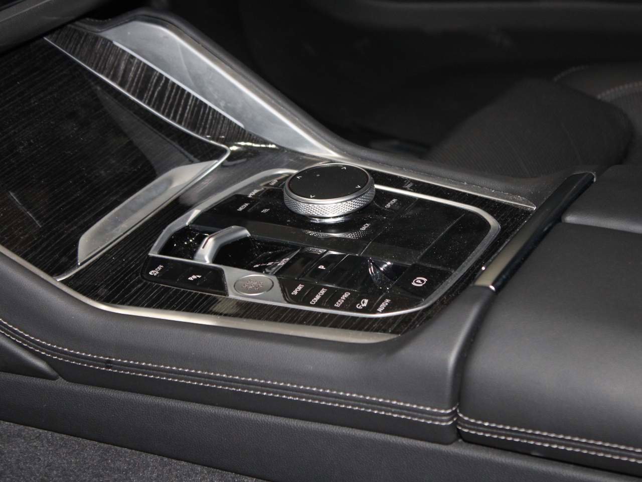 Certified 2025 BMW X6 M60i w/ Parking Assistance Package image 13