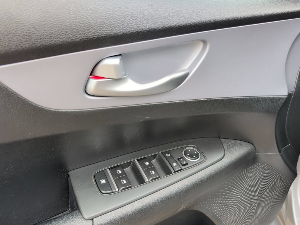 Used 2024 Kia Forte LXS FWD image 15
