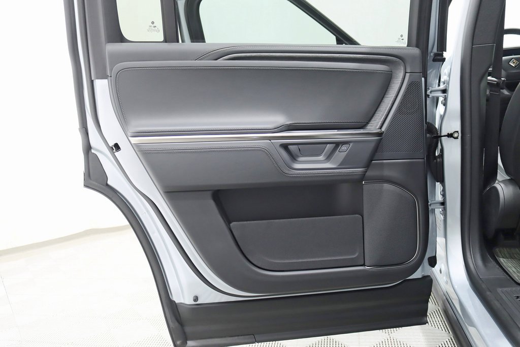 Used 2025 Rivian R1S Adventure image 33