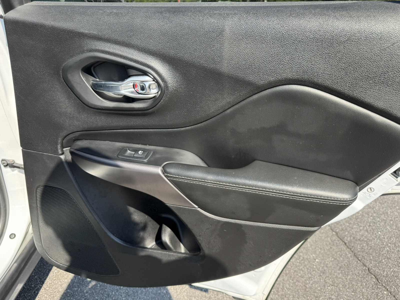 Used 2019 Jeep Cherokee Limited AWD/4WD image 19