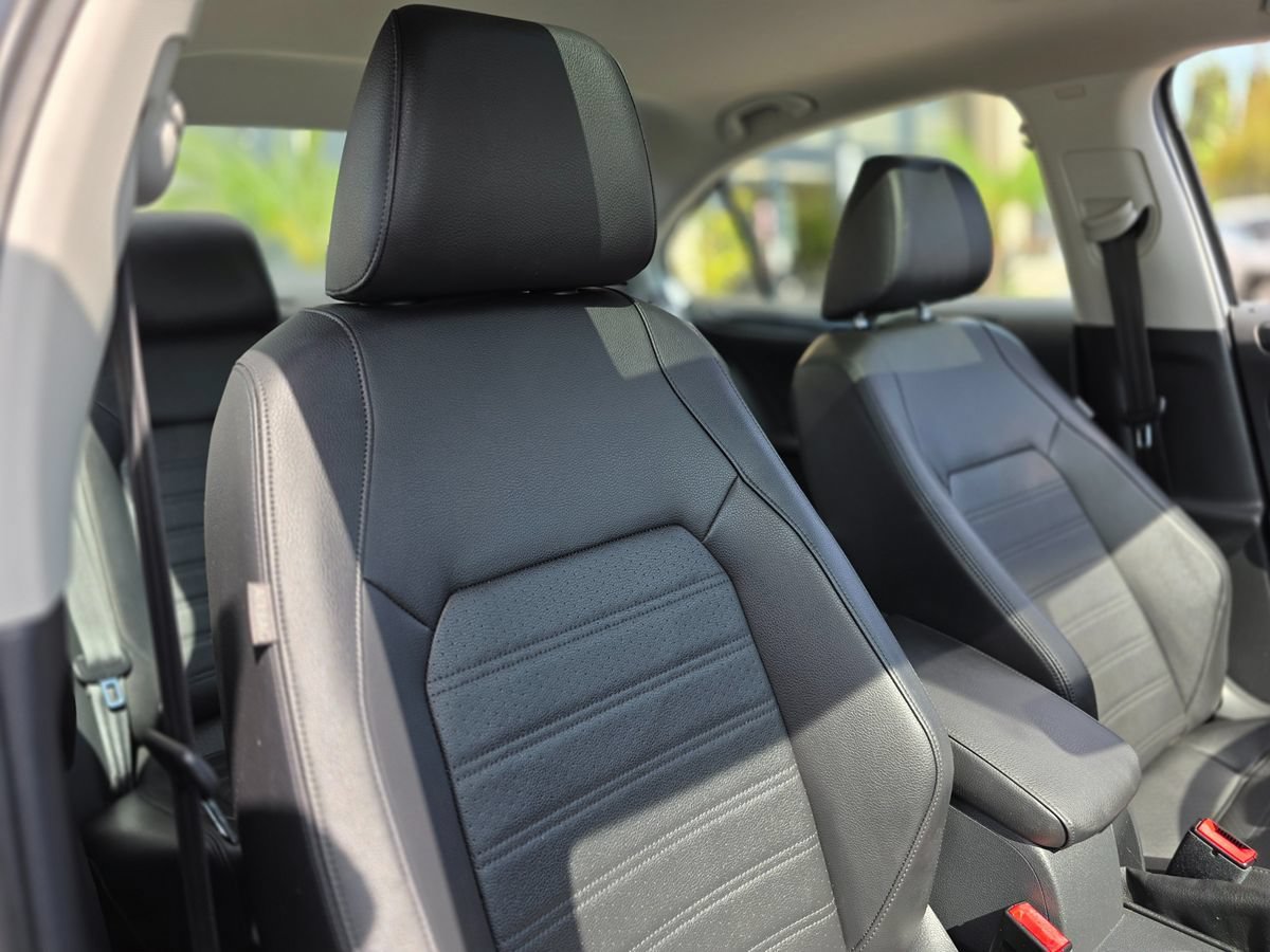 Used 2015 Volkswagen Jetta SEL FWD image 16
