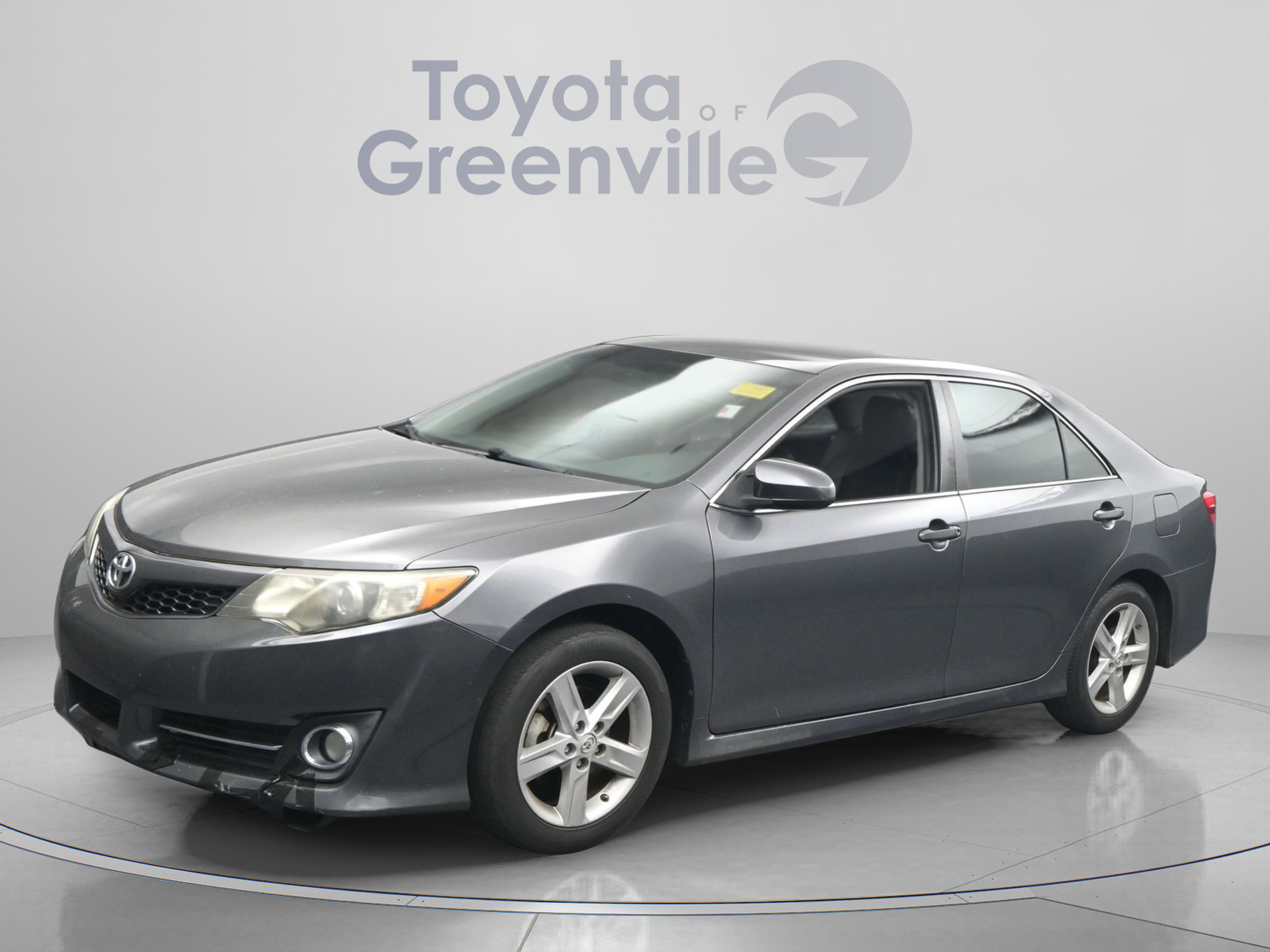Used 2014 Toyota Camry SE FWD video 1