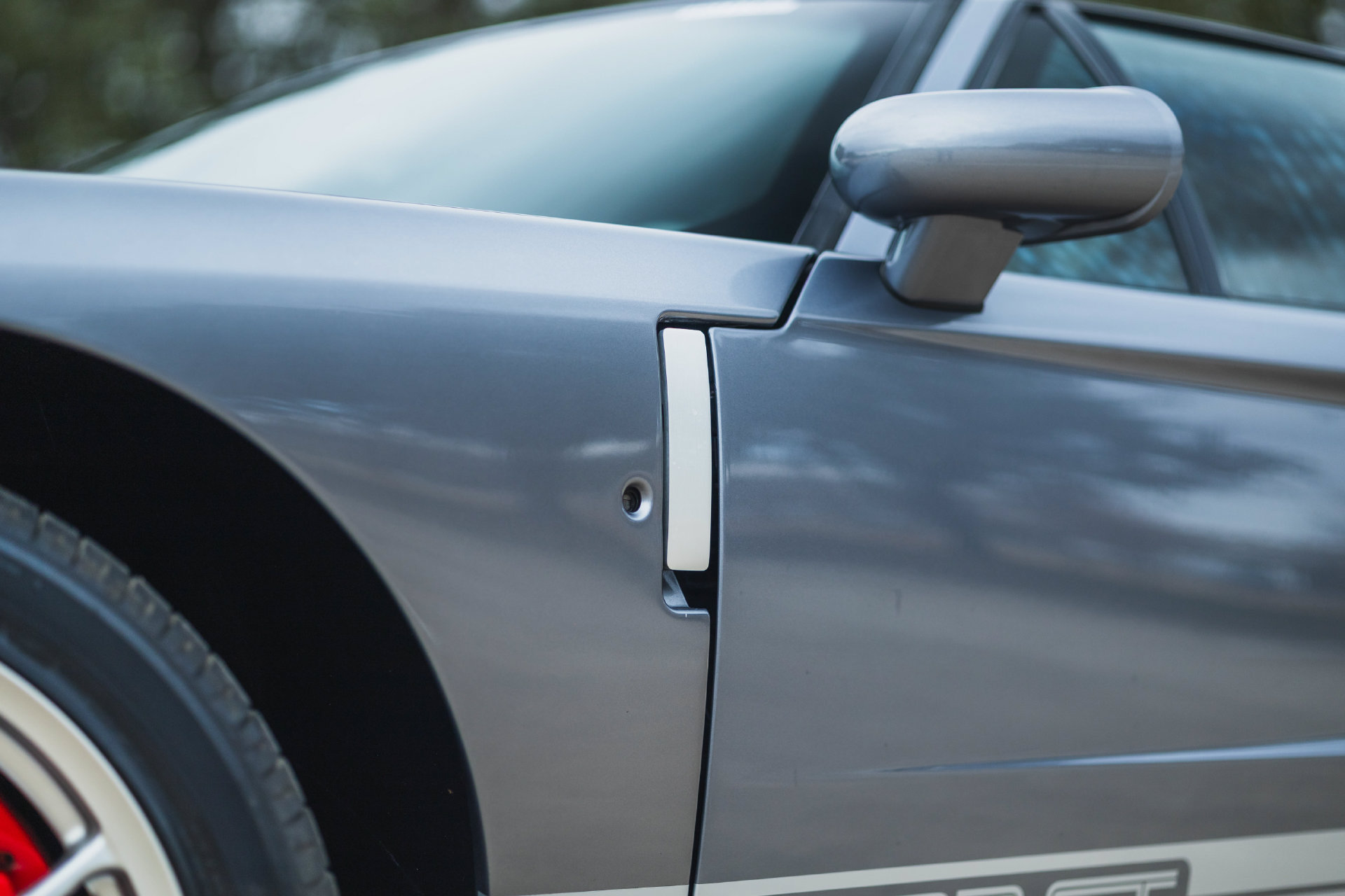 Used 2006 Ford GT RWD image 11