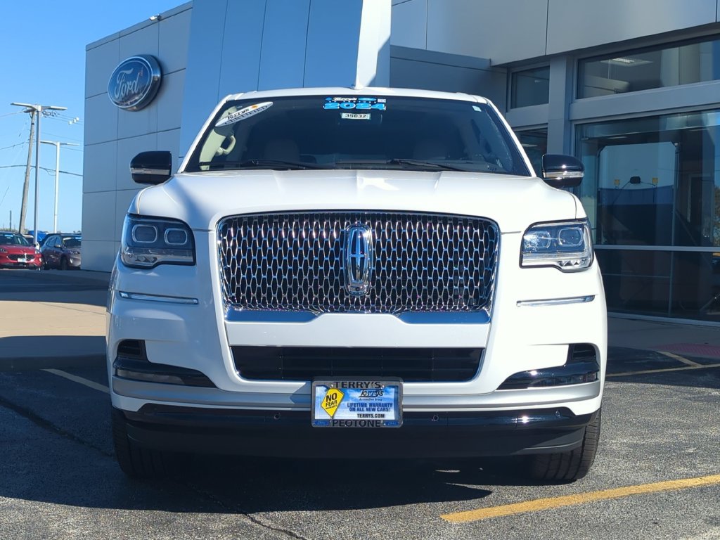 Used 2024 Lincoln Navigator Reserve AWD/4WD image 8