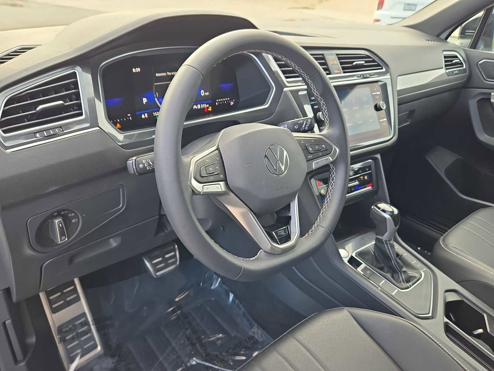 Used 2023 Volkswagen Tiguan SE R-Line image 10