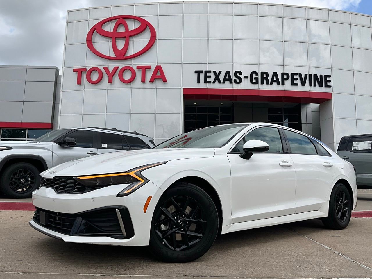 Used 2025 Kia K5 LXS FWD image 2