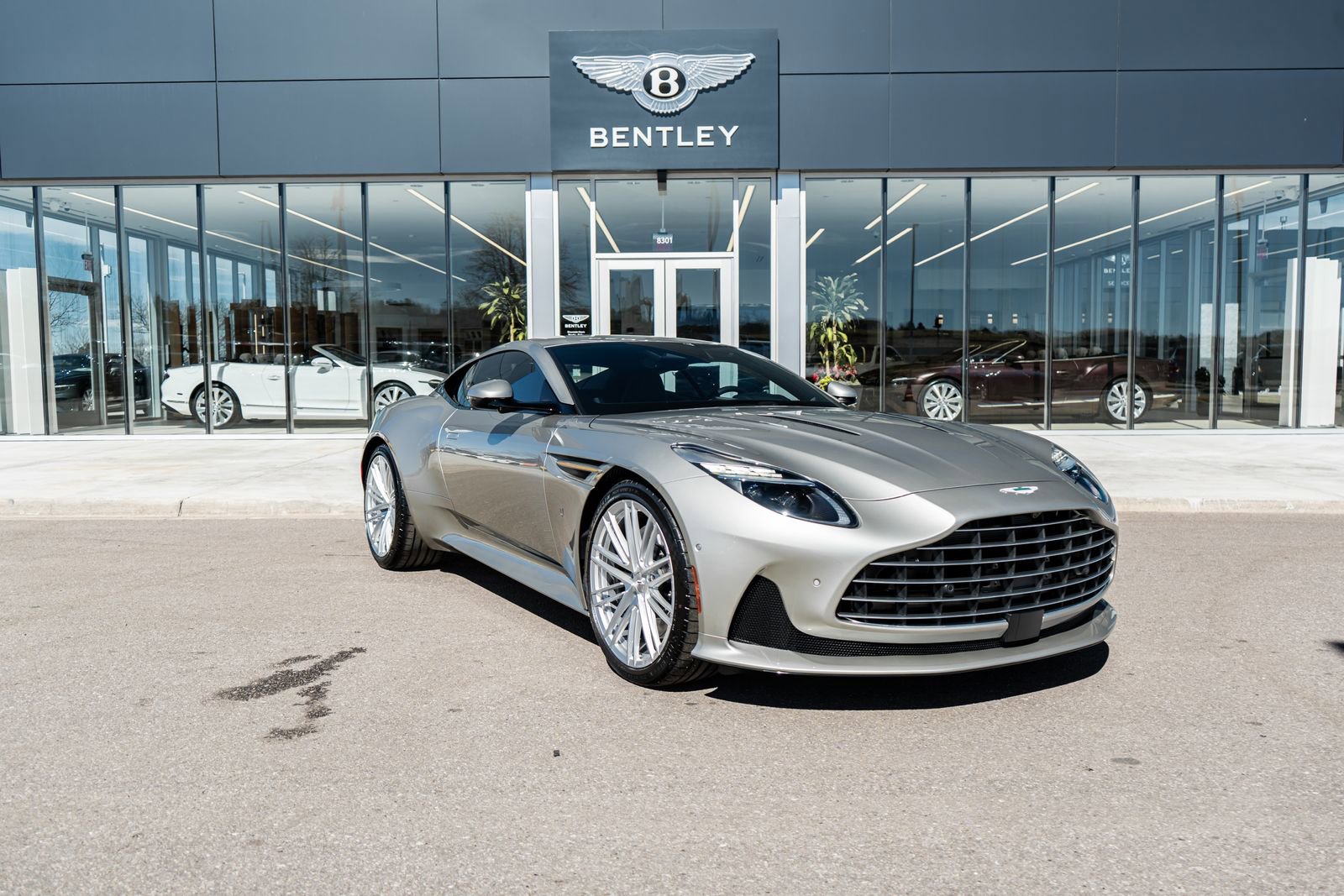 Used 2026 Aston Martin DB12 Coupe RWD image 18