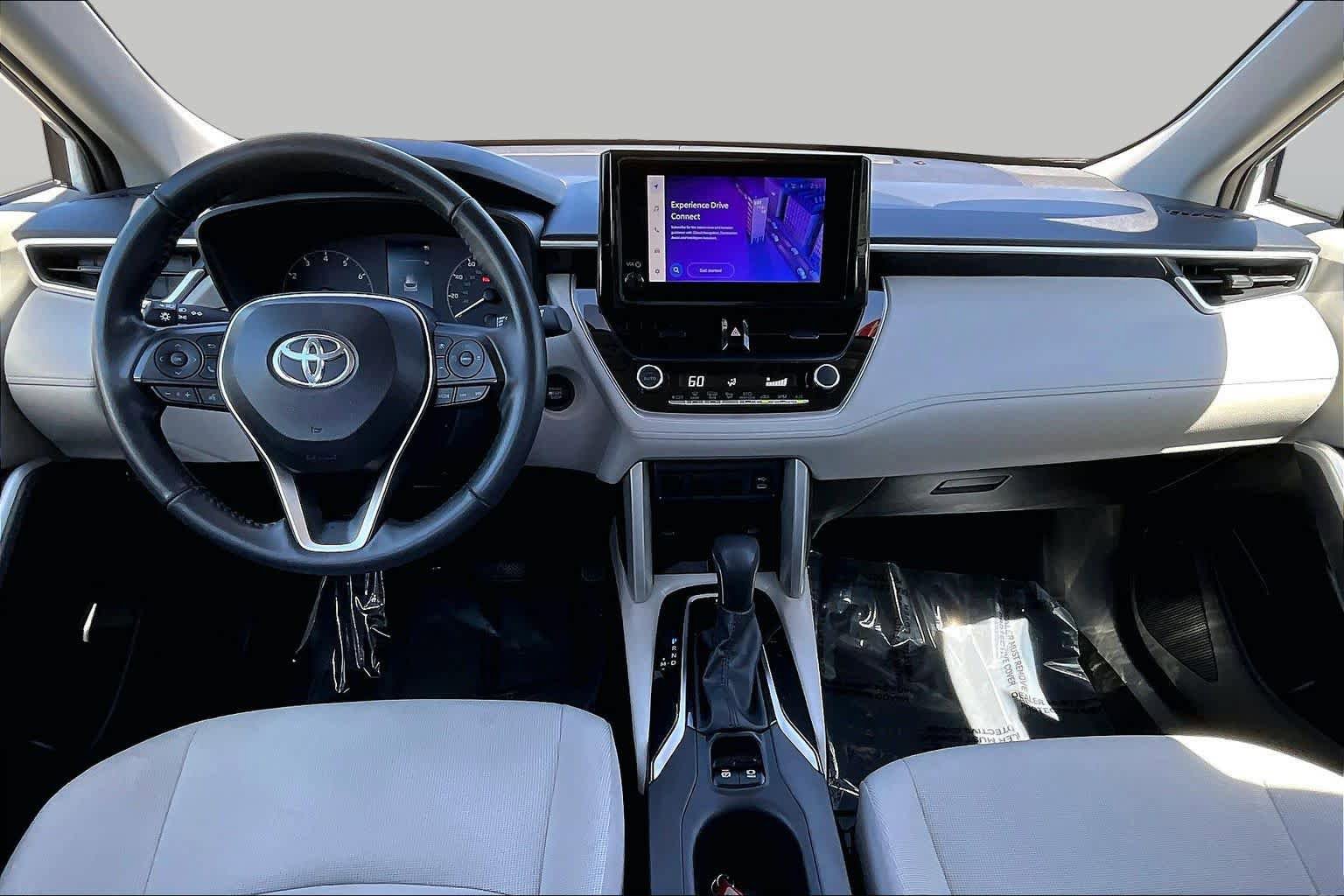 Used 2024 Toyota Corolla Cross LE AWD/4WD image 15