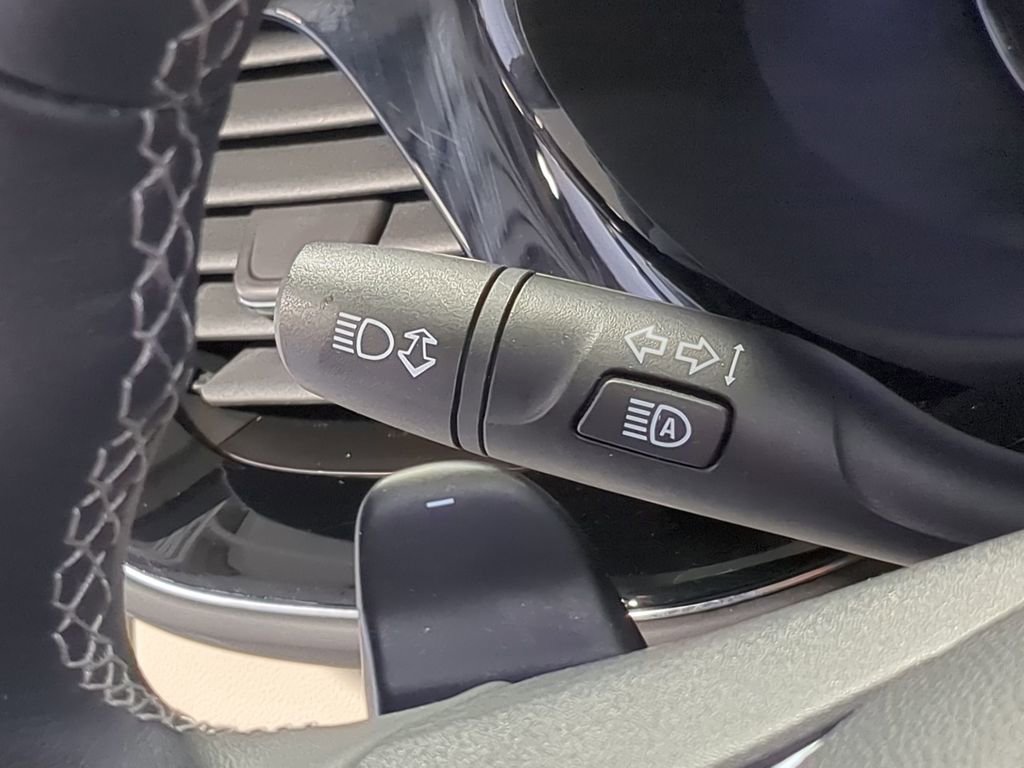 Used 2023 Buick Envision Avenir image 26