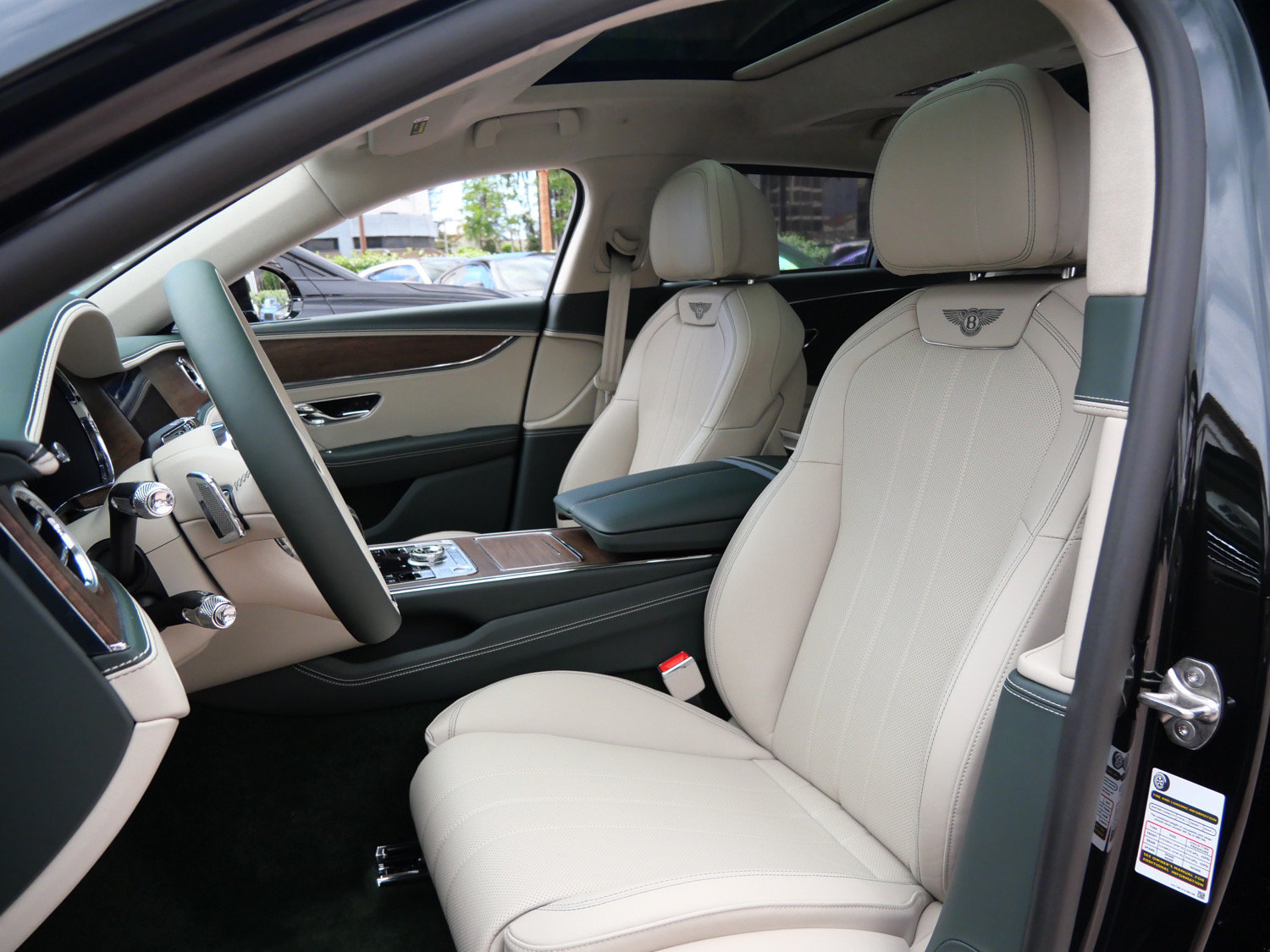 New 2026 Bentley Flying Spur V8 AWD/4WD image 17