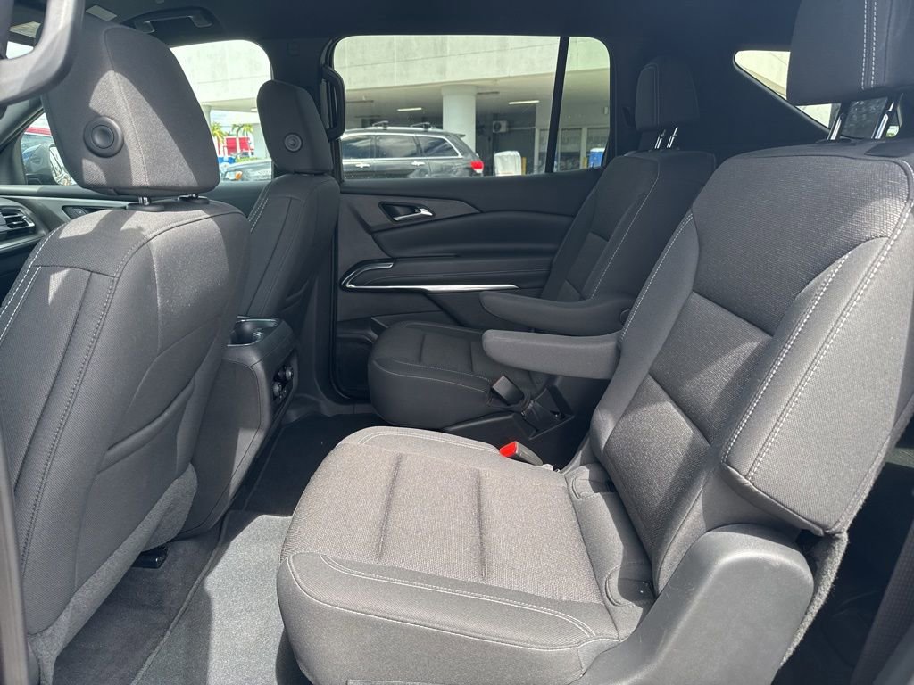 Used 2025 Chevrolet Traverse LT image 8