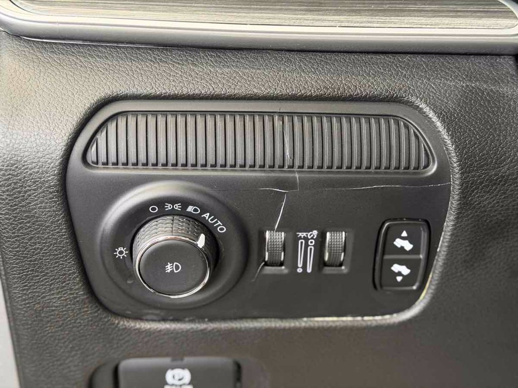 Used 2024 Jeep Wagoneer Series III AWD/4WD image 45