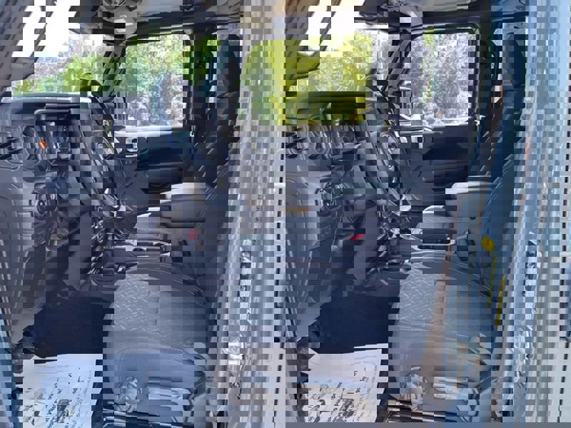 Used 2024 Jeep Gladiator Mojave w/ Technology Group image 6