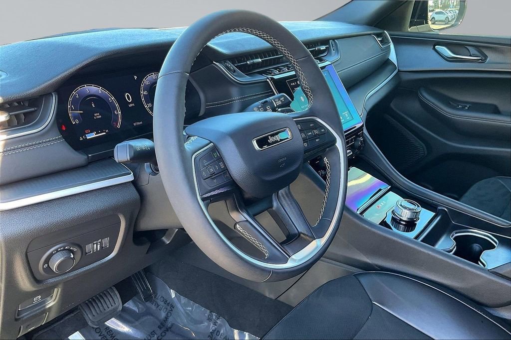 Used 2025 Jeep Grand Cherokee L Altitude image 14