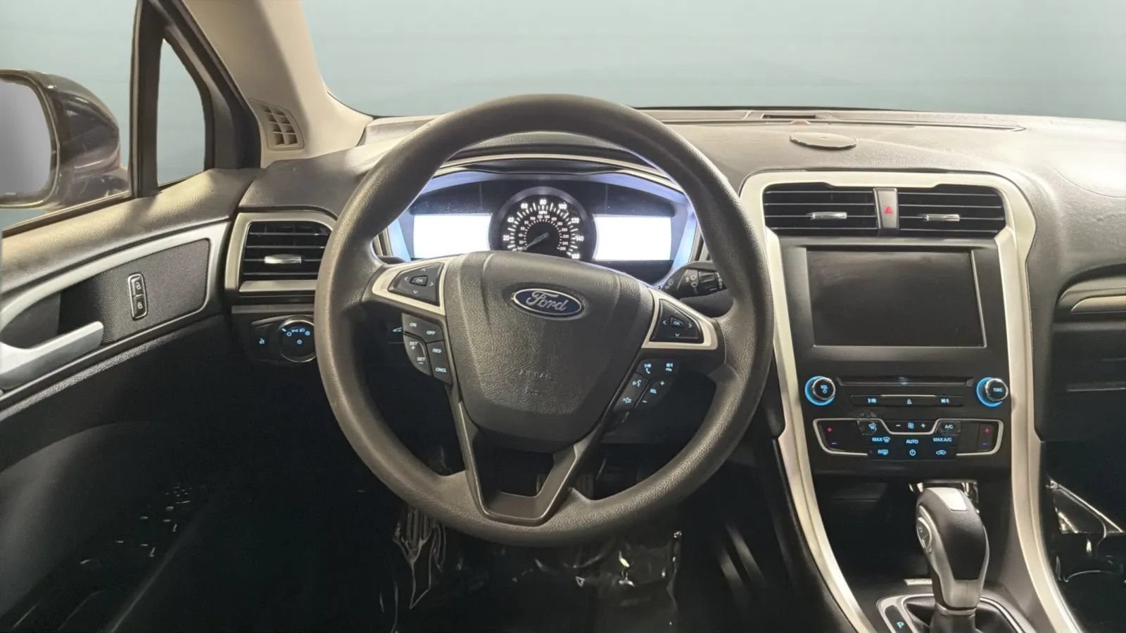 Used 2016 Ford Fusion SE FWD image 10