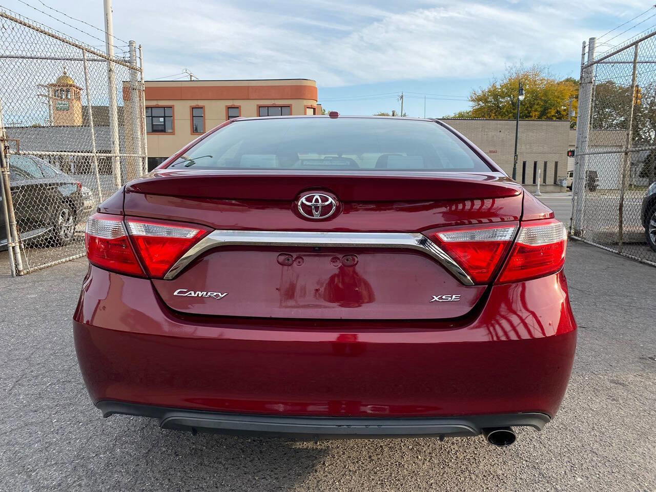 Used 2015 Toyota Camry XSE image 30