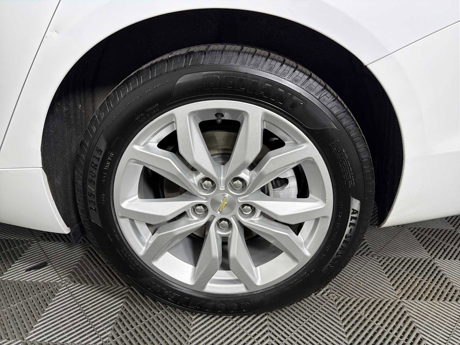 Used 2019 Chevrolet Impala LT FWD image 17
