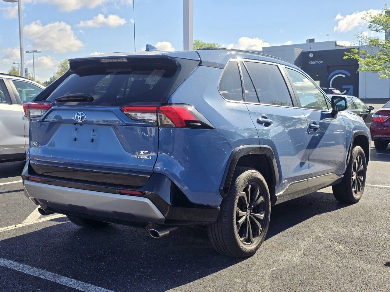 Used 2024 Toyota RAV4 SE image 7