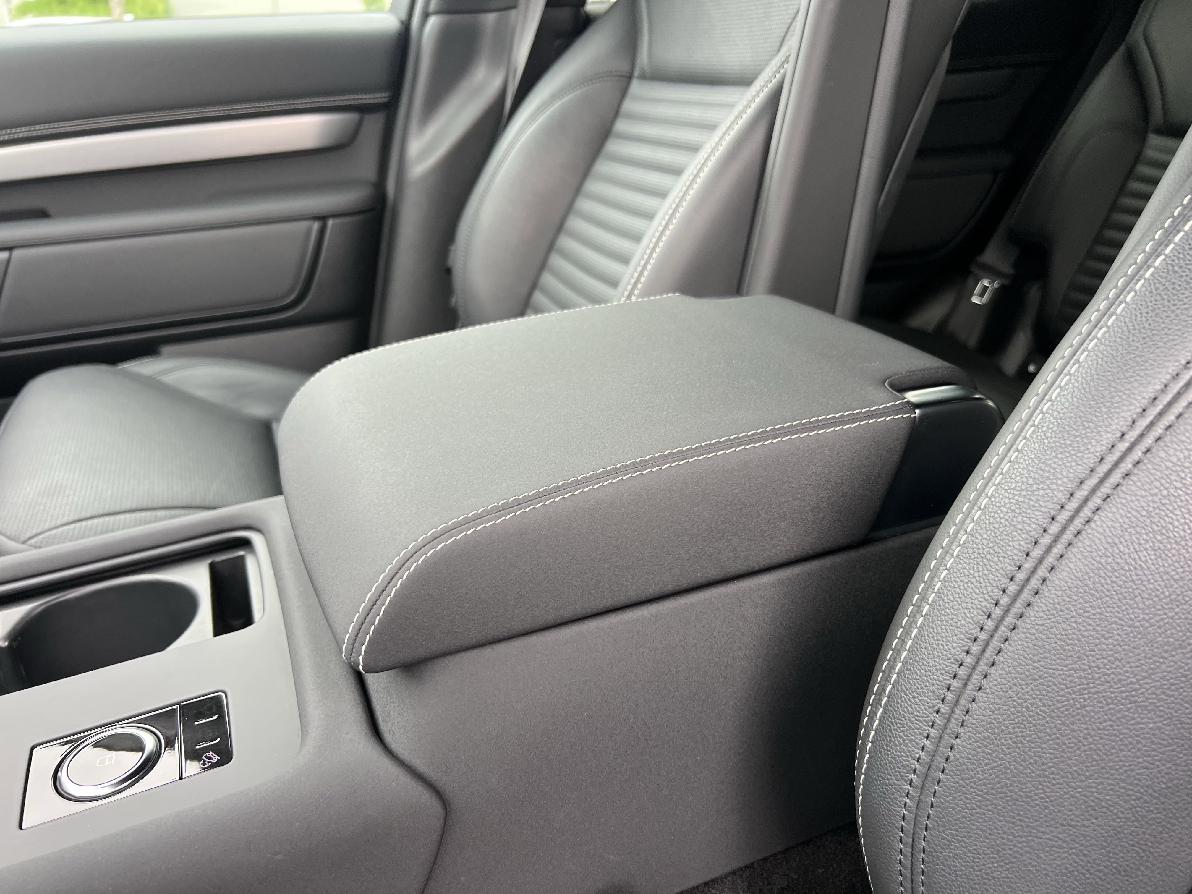 Certified 2023 Land Rover Discovery S R-Dynamic image 28