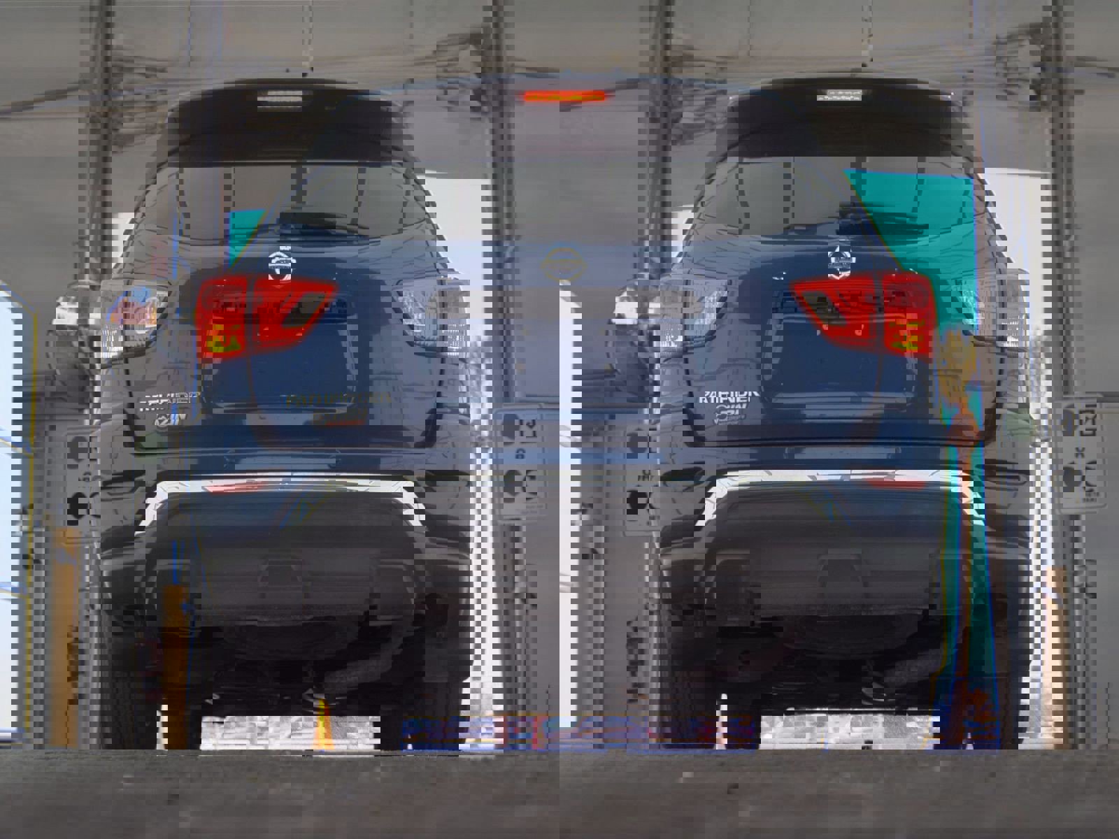 Used 2020 Nissan Pathfinder S image 6