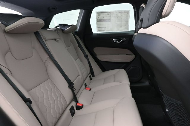 New 2027 Volvo XC60 B5 Core AWD/4WD image 31