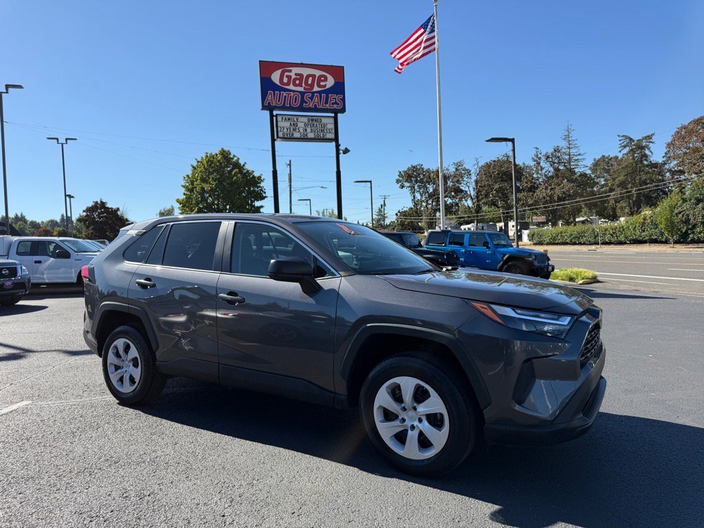 Used 2024 Toyota RAV4 LE image 9