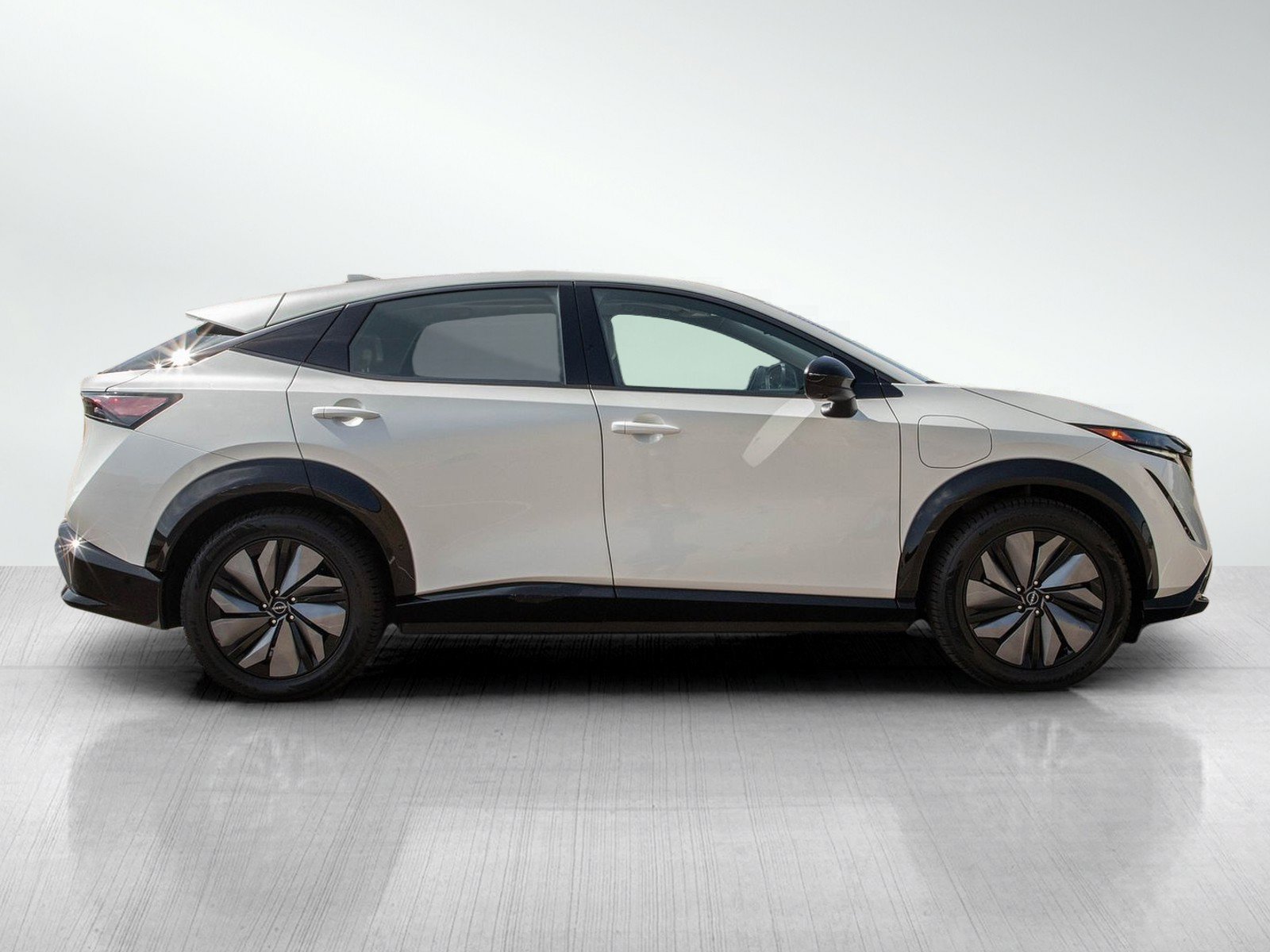Used 2024 Nissan Ariya AWD image 6