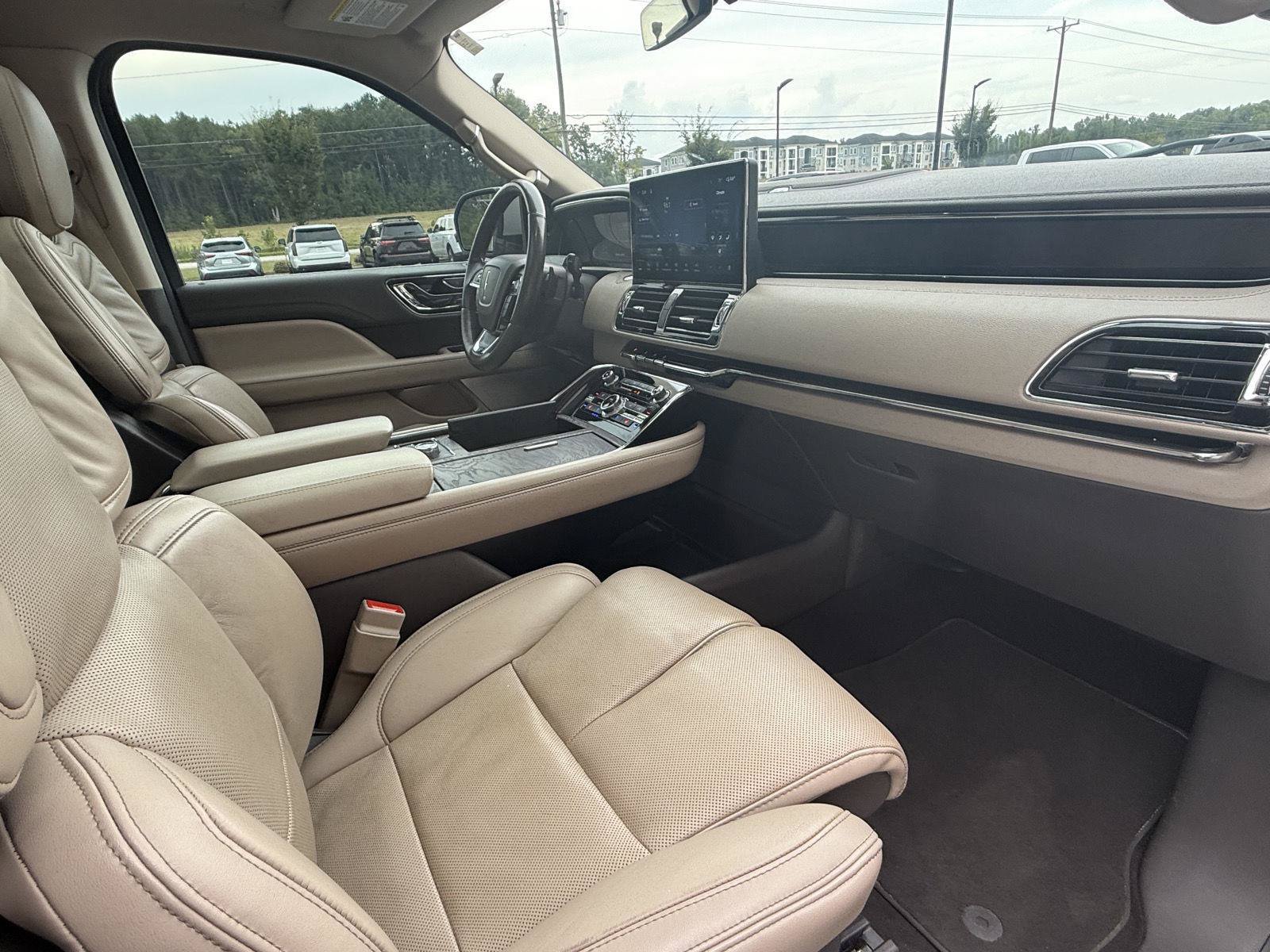 Used 2022 Lincoln Navigator L Reserve RWD image 24