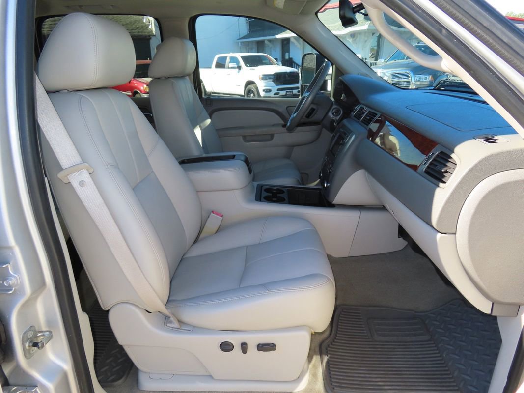 Used 2010 GMC Sierra 3500 SLT w/ SLT Convenience Package image 25