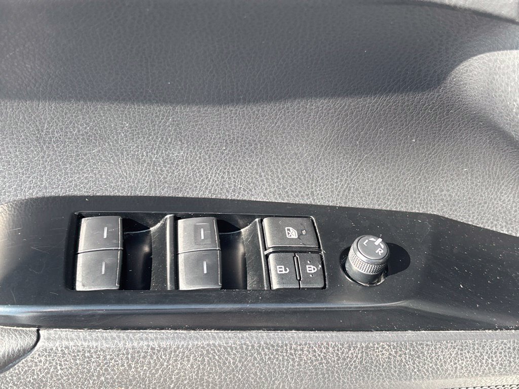 Used 2025 Toyota Camry LE w/ Convenience Package FWD image 8