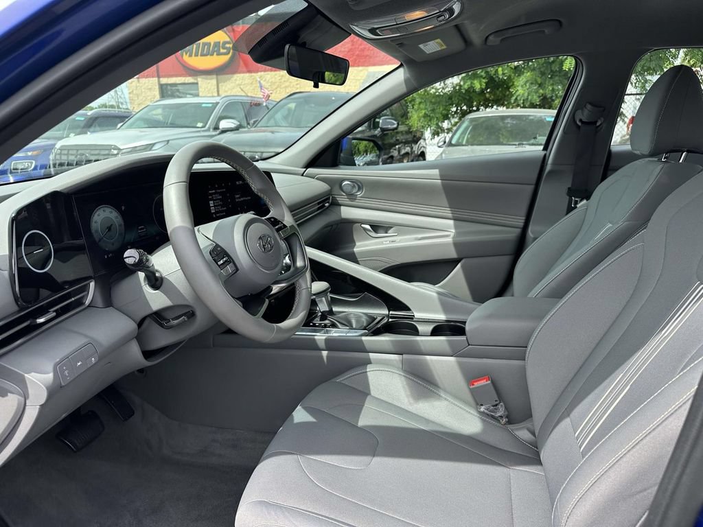 Used 2023 Hyundai Elantra SEL w/ Convenience Package FWD image 12