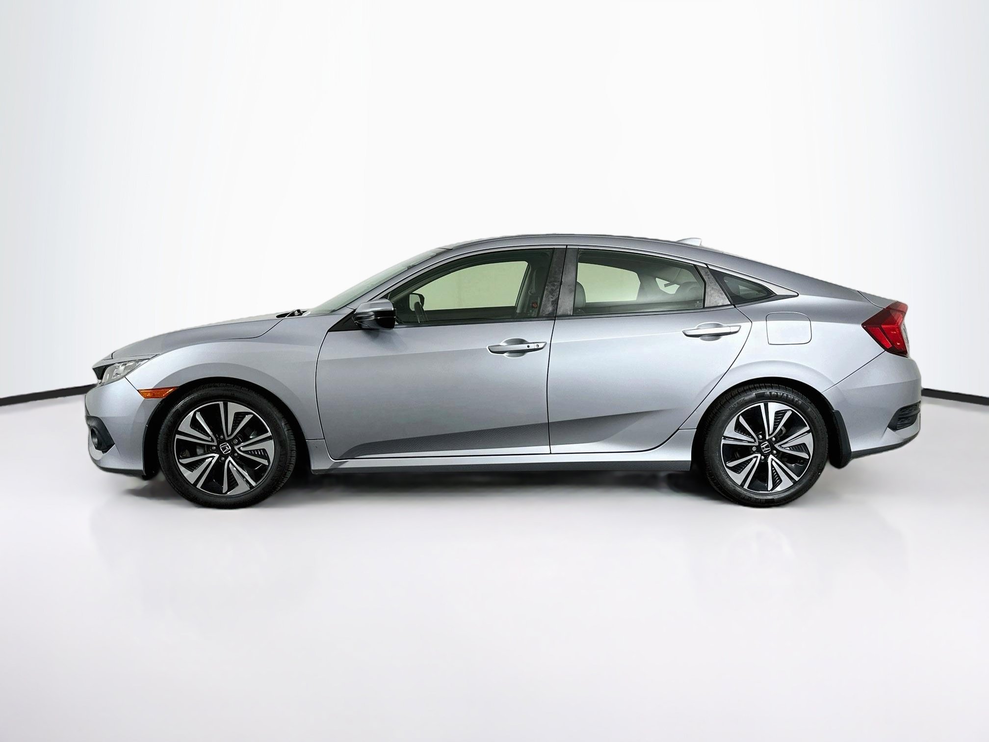 Used 2018 Honda Civic EX-L image 4
