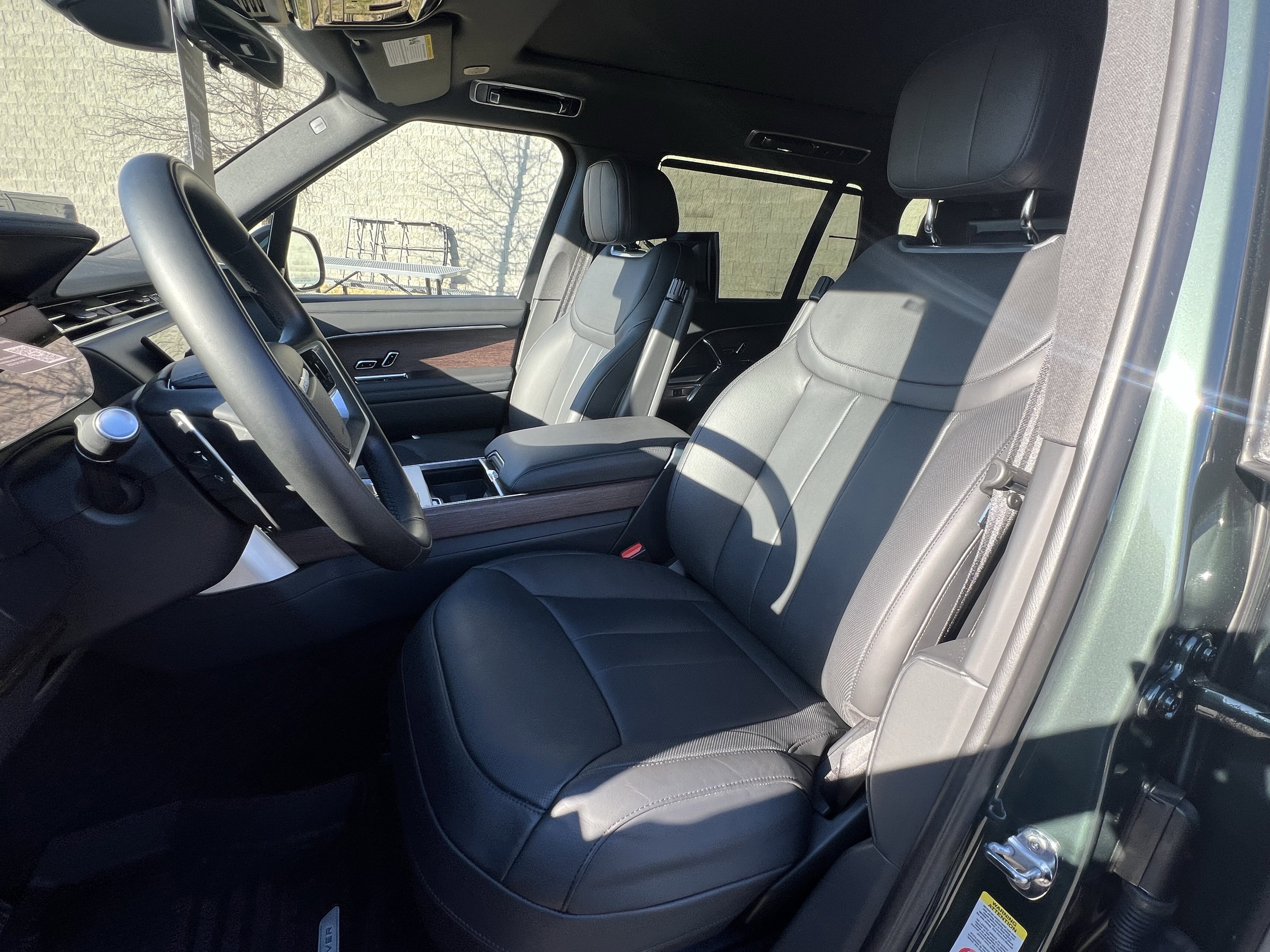 Certified 2025 Land Rover Range Rover Long Wheelbase SE image 16